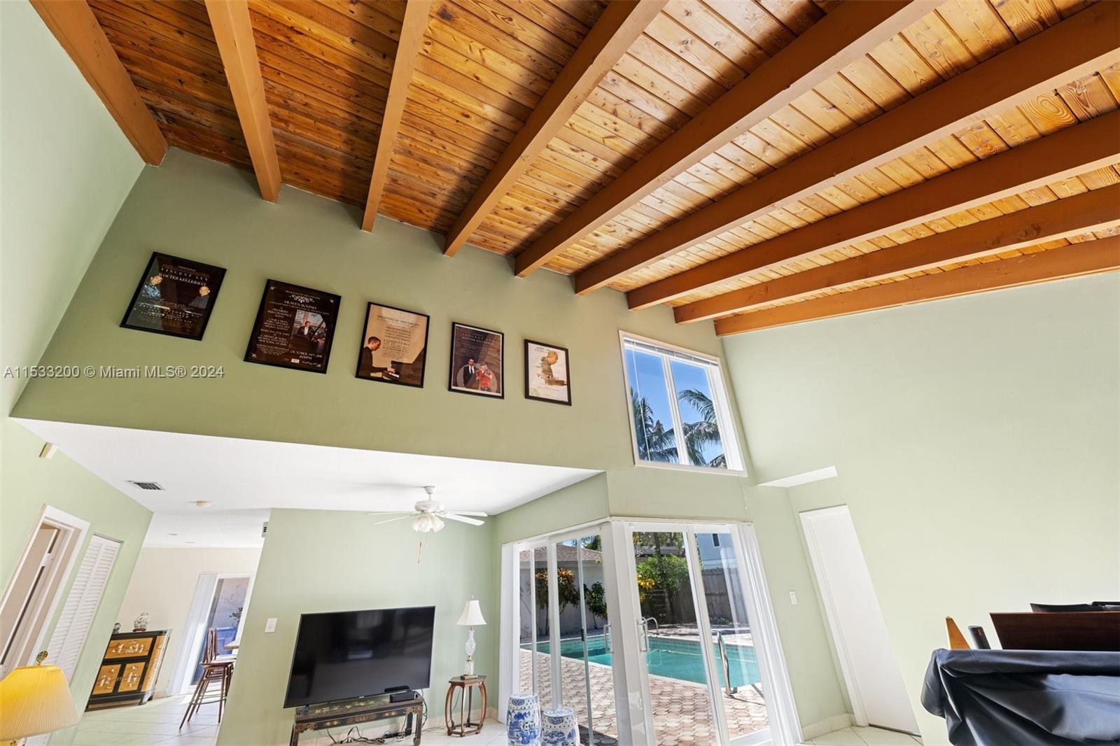 113 Kensington Road Hollywood, FL 33021 - Photo 10 of 32 Wow! Vaulted ceilings.