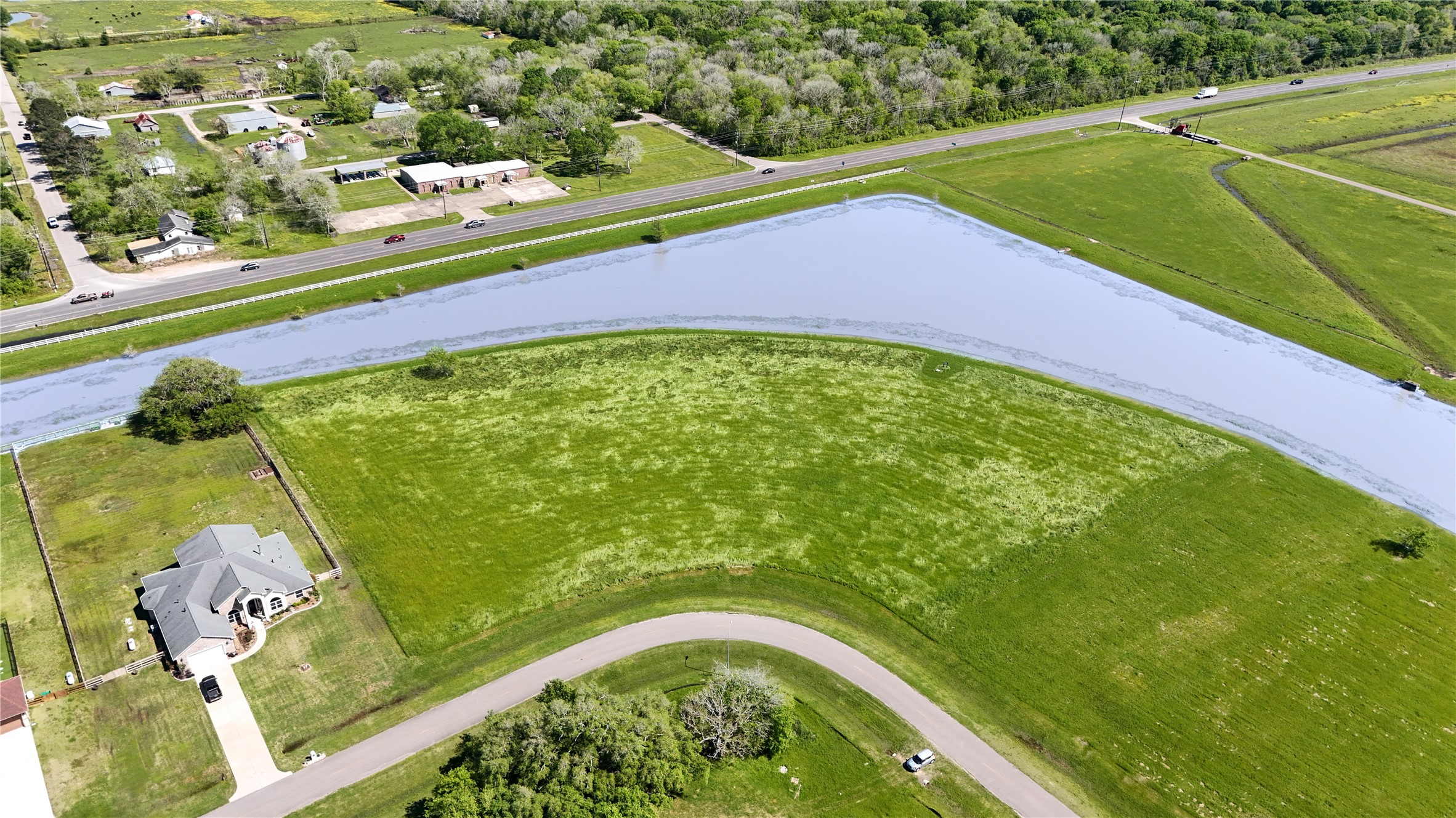 1302 Lakeland Circle Rosharon, TX 77583 - Photo 3 of 29
