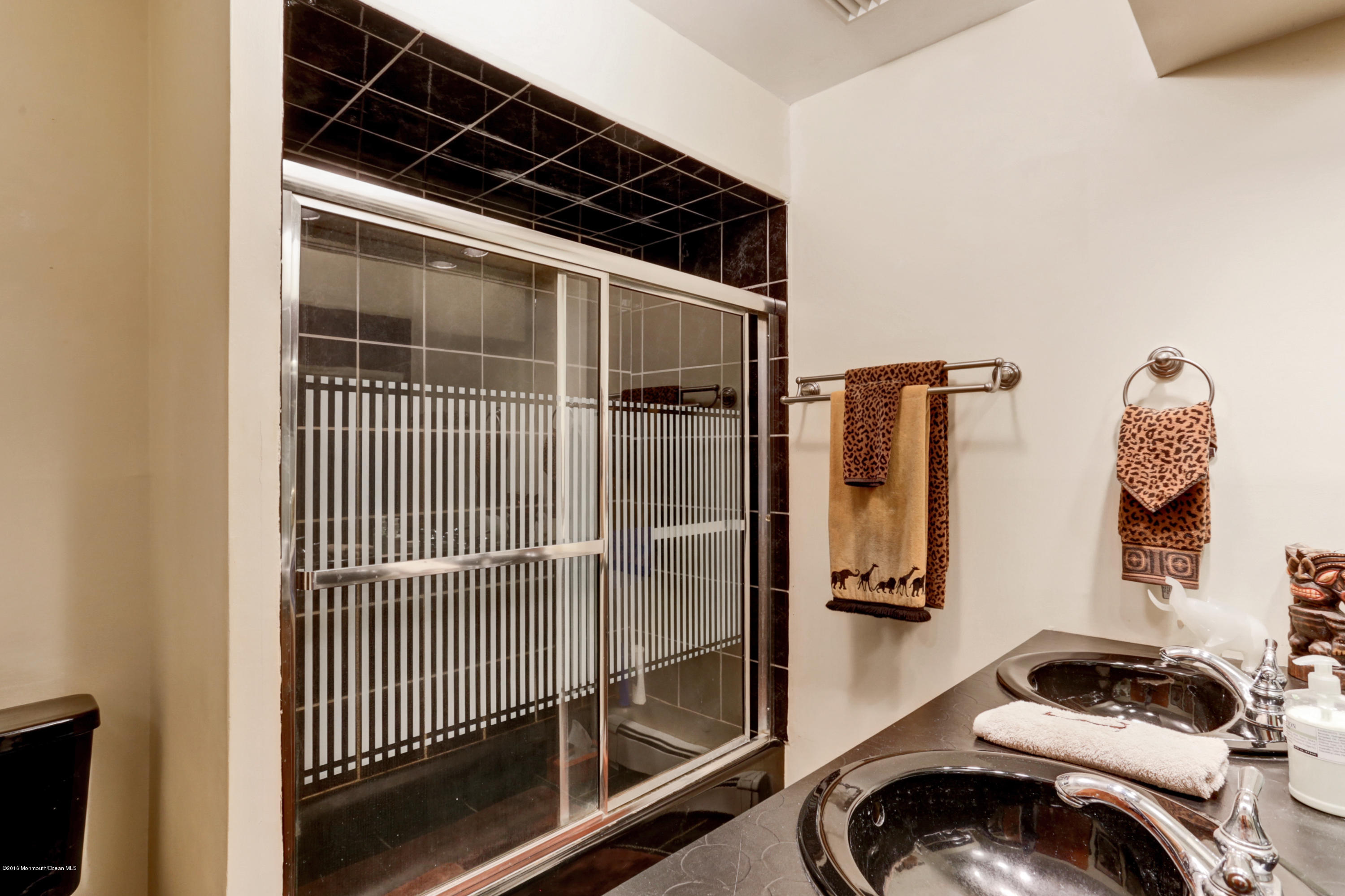 255 Portland Road Middletown, NJ 07737 - Photo 20 of 41 a walk in closet
