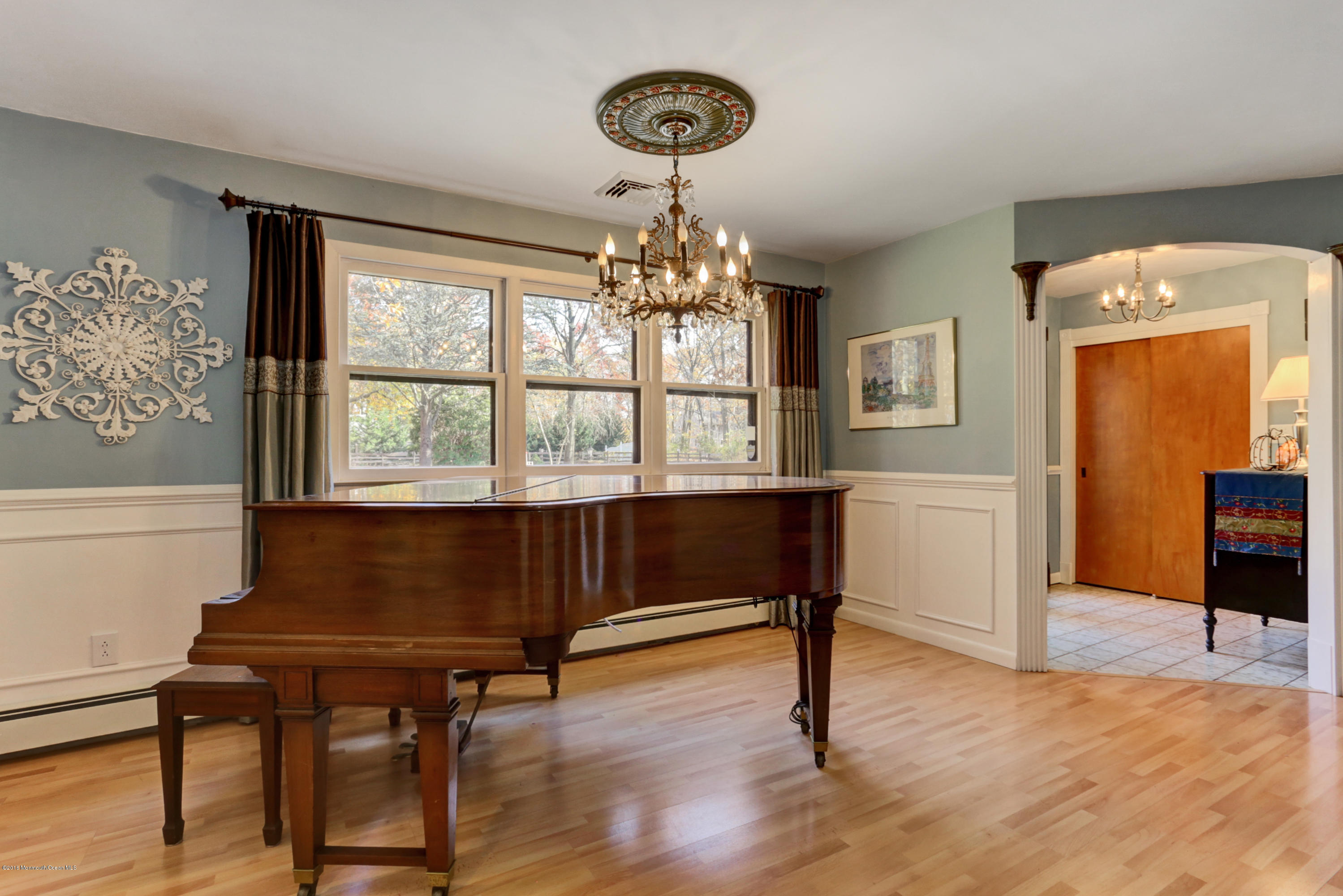 255 Portland Road Middletown, NJ 07737 - Photo 8 of 41 a living room with furniture and a window