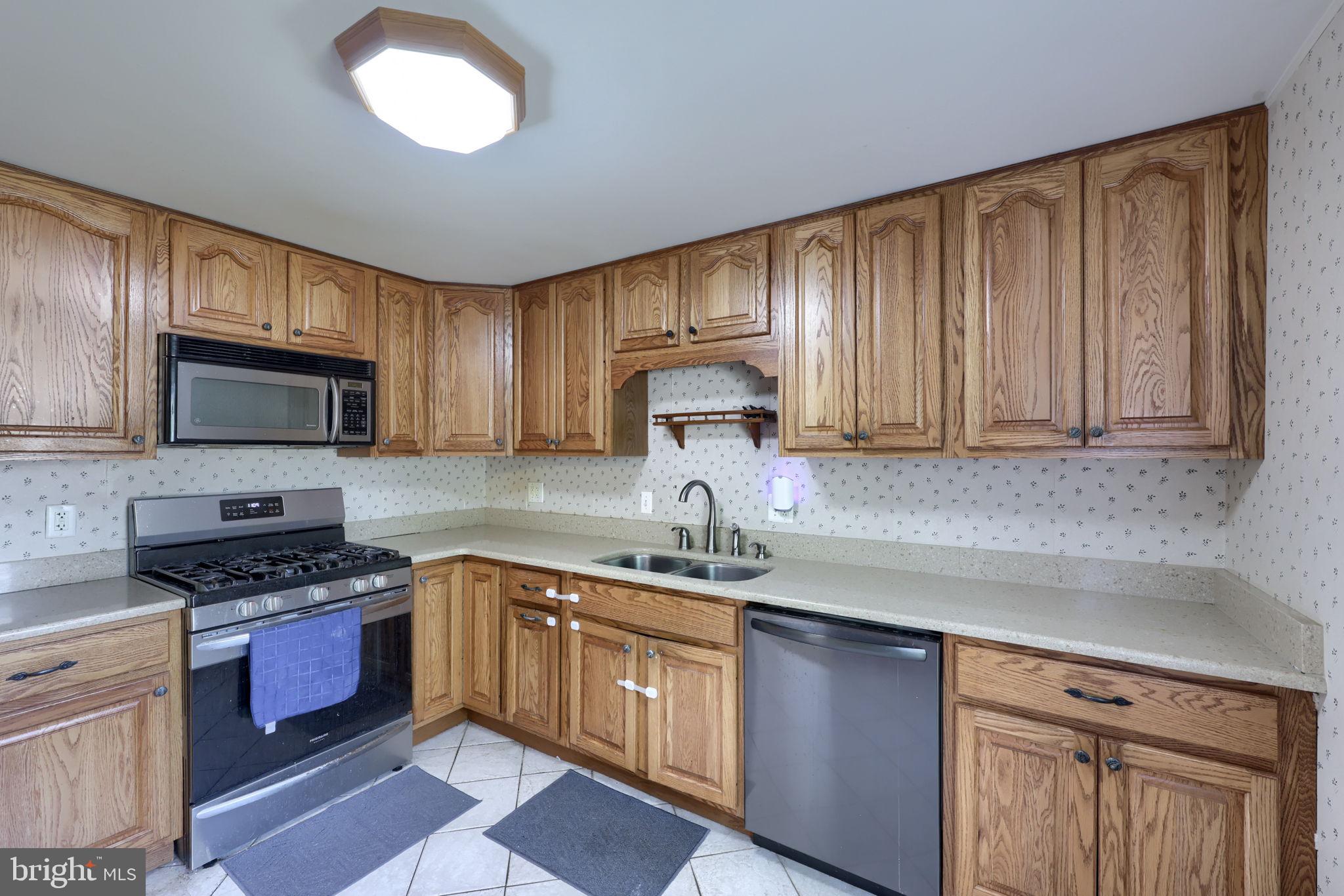 1604 Robert Road Lancaster, PA 17601 - Photo 11 of 36