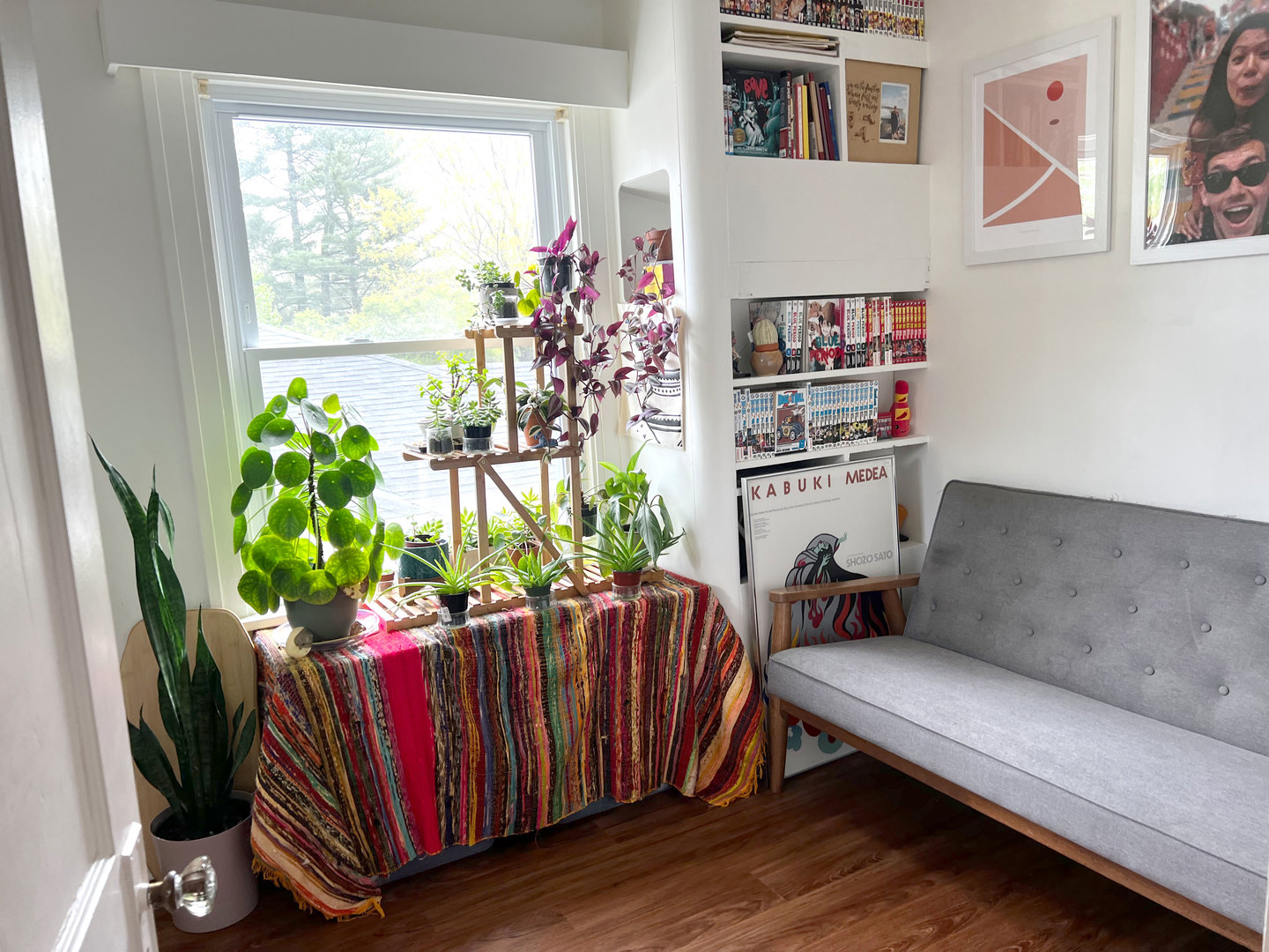 1108 West Daniel Street Champaign, IL 61821 - Photo 27 of 55 a living room with furniture flowerpot and wooden floor