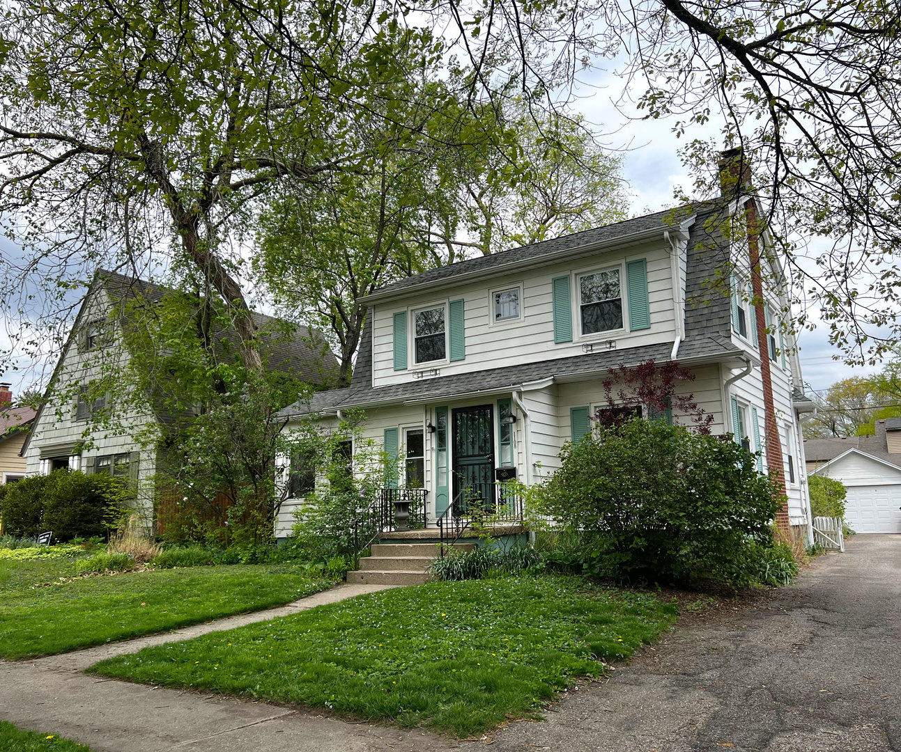 1108 West Daniel Street Champaign, IL 61821 - Photo 44 of 55 a front view of house with yard and green space