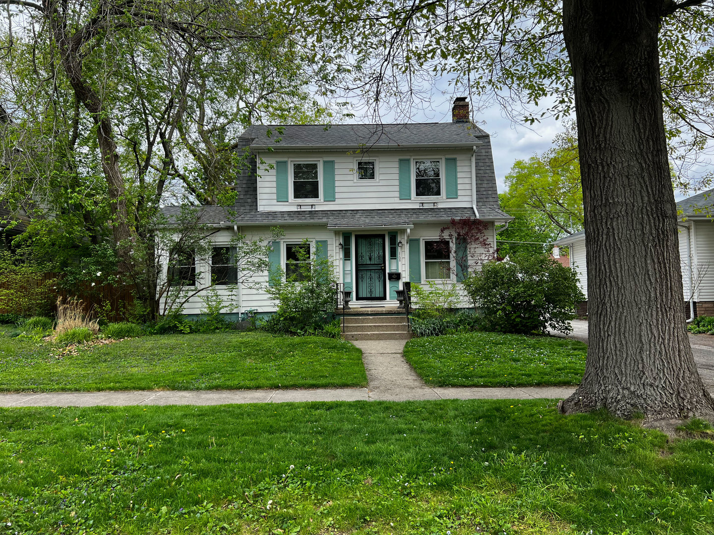 1108 West Daniel Street Champaign, IL 61821 - Photo 45 of 55 a front view of a house with a yard