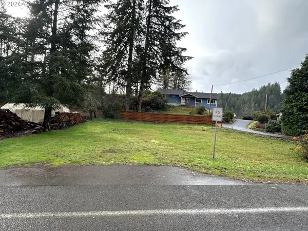 $132,000 | 10887 East Mapleton Road, Mapleton, OR 97453
