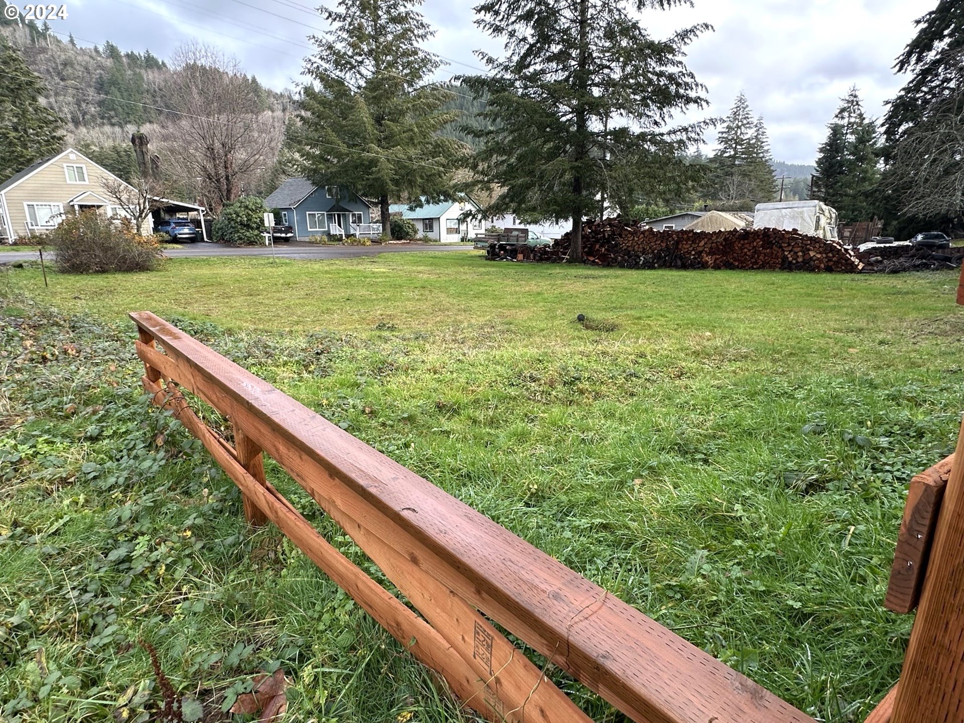 10887 East Mapleton Road Mapleton, OR 97453 - Photo 5 of 7 a view of a garden with an outdoor space