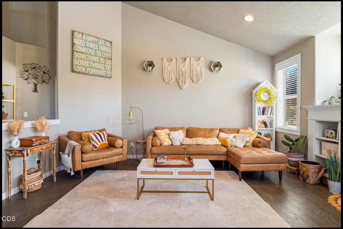 4594 Southwest Volcano View Way Redmond, OR 97756 - Photo 11 of 34 Gallery Image 11