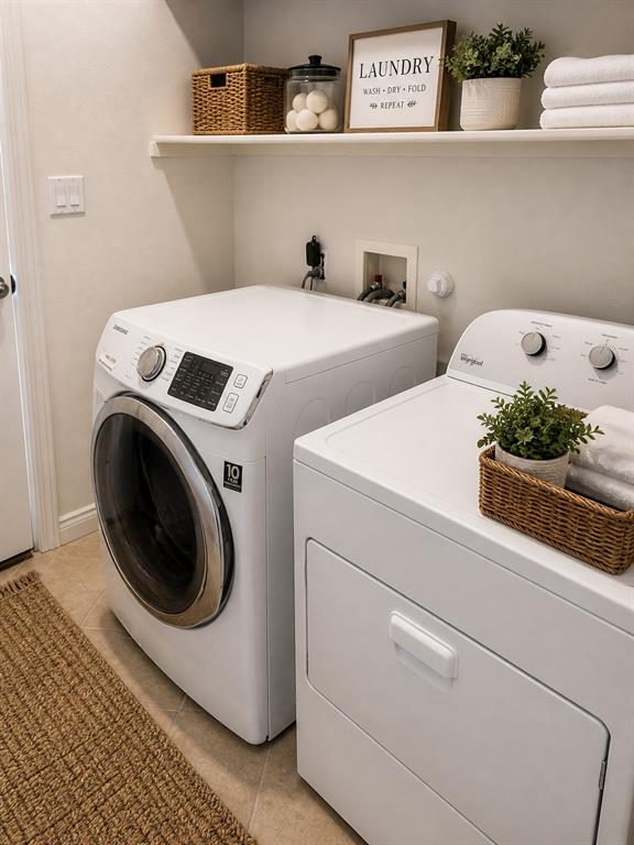 2540 Blue Myrtle Way Dallas, TX 75212 - Photo 15 of 32 Downstairs Laundry