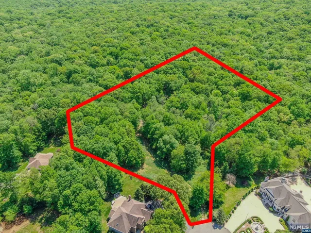 a view of a wall with a white wall and white walls