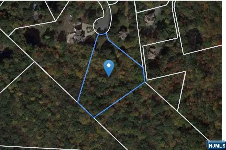 9 Vista Court Butler, NJ 07405 - Photo 3 of 11 a close view of water heater