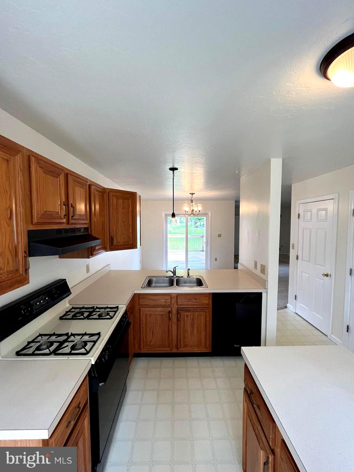 441 Crosswinds Drive Lititz, PA 17543 - Photo 2 of 22