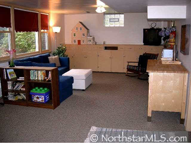 8244 Kingslee Road Bloomington, MN 55438 - Photo 3 of 8