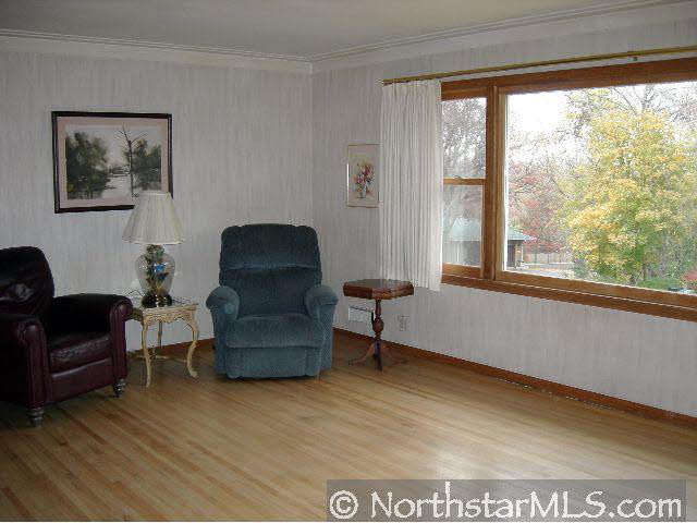 8244 Kingslee Road Bloomington, MN 55438 - Photo 4 of 8