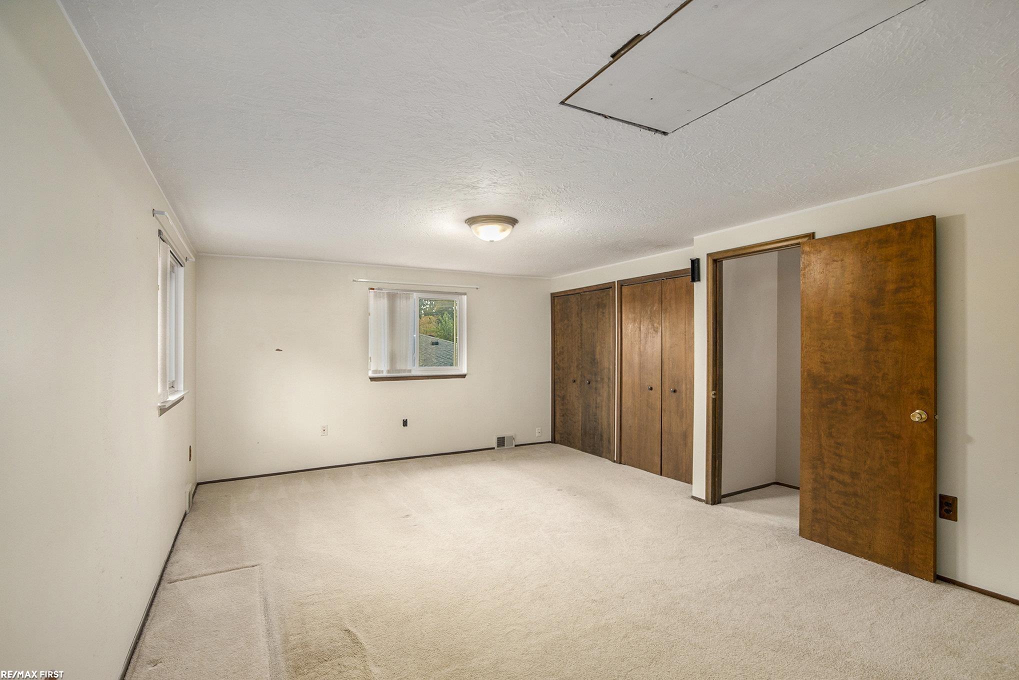18124 Millar Road Clinton Township, MI 48036 - Photo 13 of 25 50156969-5d2bf186-f8aa-454e-84ba-c88cb50106aa.JPG