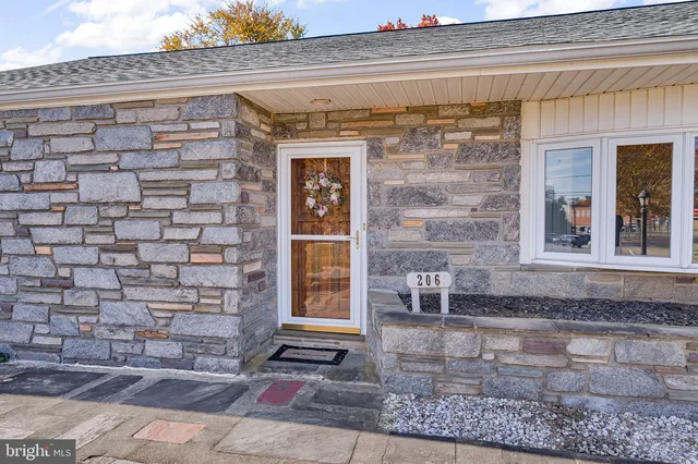 $389,000 | 206 Schoolhouse Lane, Wilmington, DE 19809