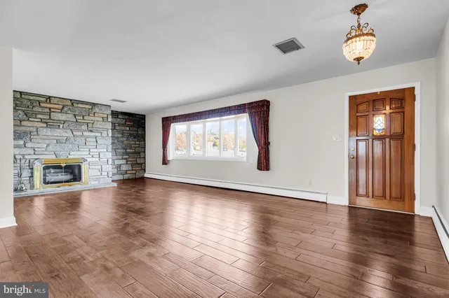 $389,000 | 206 Schoolhouse Lane, Wilmington, DE 19809