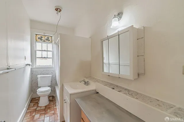 a view of a pathway with a house