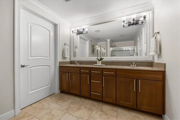 $610,000 | 10511 Mission Road, Unit 305, Leawood, KS 66206