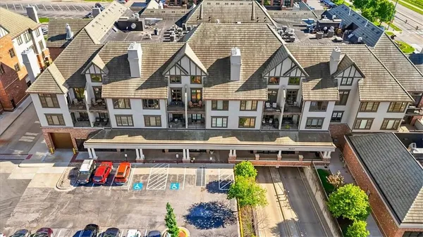 $610,000 | 10511 Mission Road, Unit 305, Leawood, KS 66206