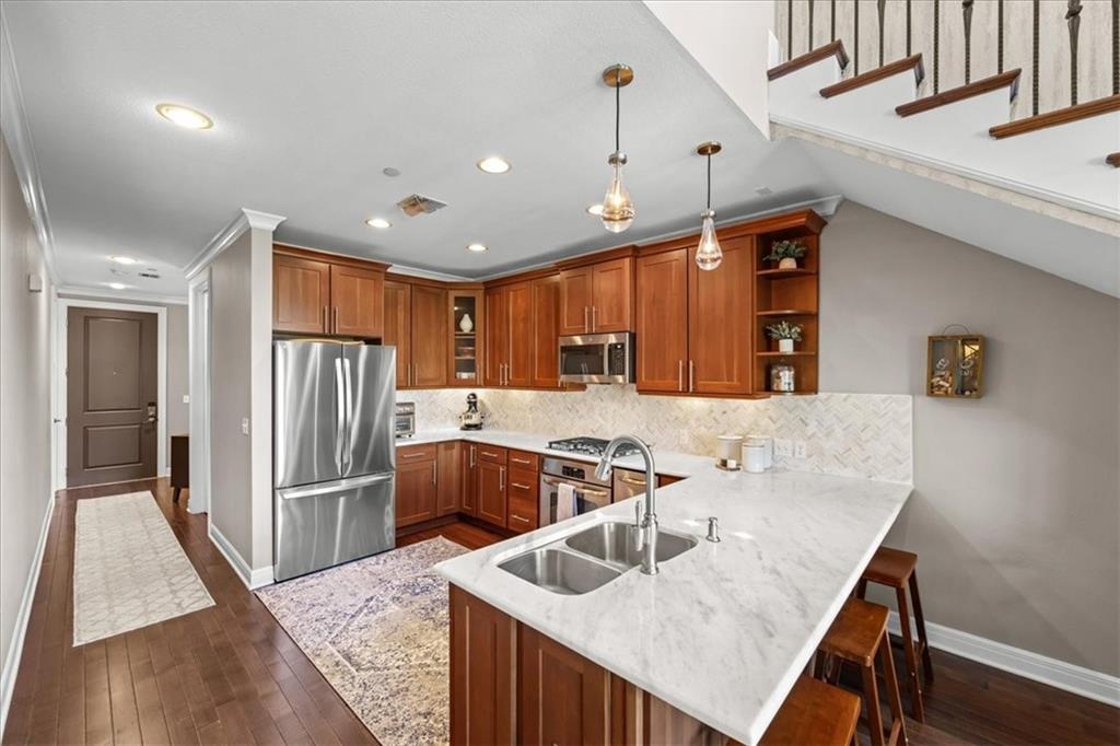 10511 Mission Road, Unit 305 Leawood, KS 66206 - Photo 8 of 40