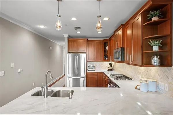 $610,000 | 10511 Mission Road, Unit 305, Leawood, KS 66206