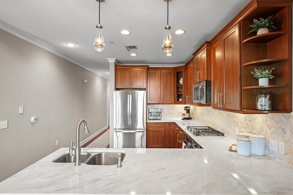 10511 Mission Road, Unit 305 Leawood, KS 66206 - Photo 9 of 40