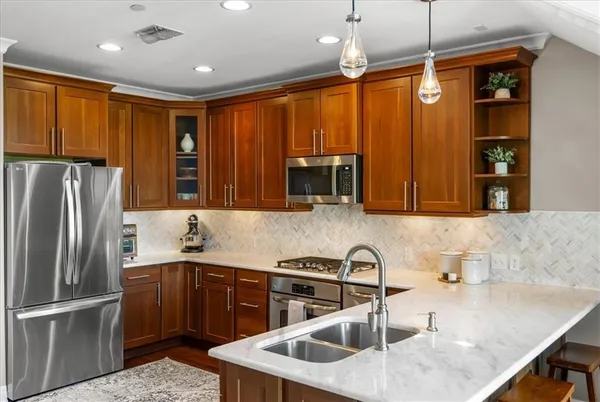 $610,000 | 10511 Mission Road, Unit 305, Leawood, KS 66206