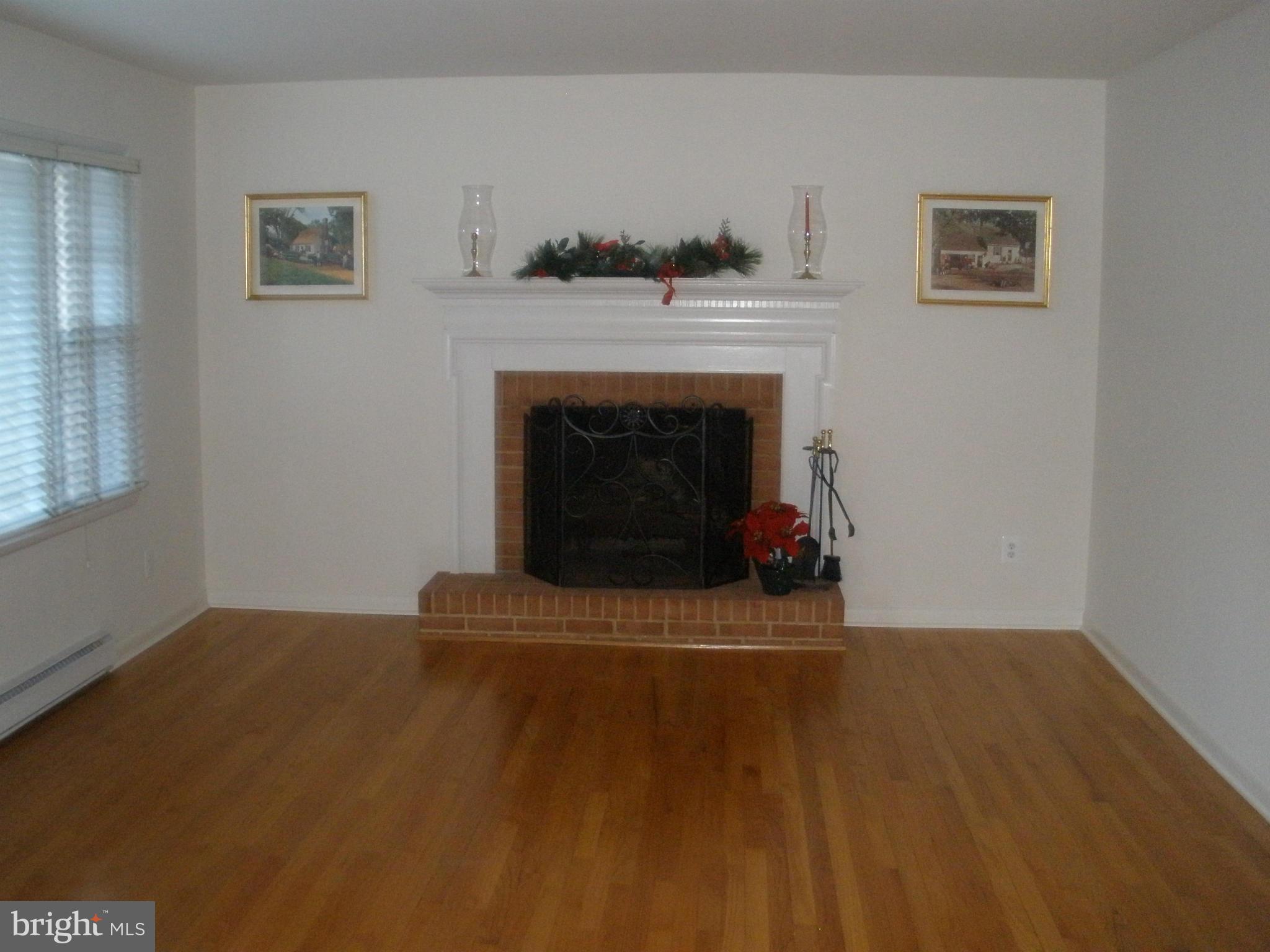 45350 Clarks Mill Road Hollywood, MD 20636 - Photo 6 of 30 Living Room