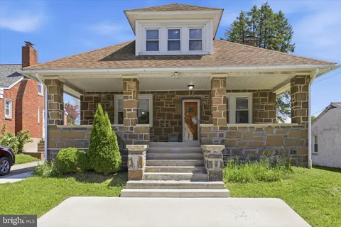 $575,000 | 272 East North Lane, Conshohocken, PA 19428