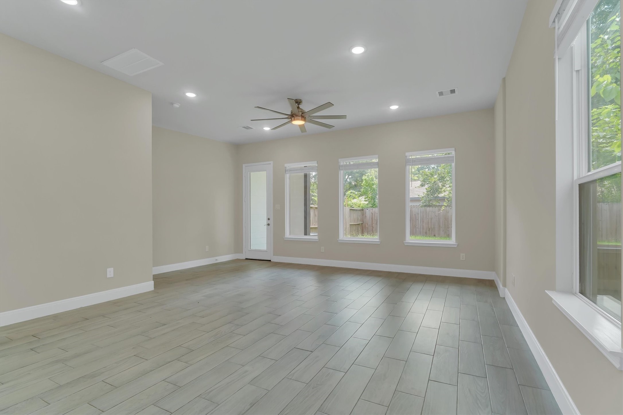 8318 Sunnyhill Street Houston, TX 77088 - Photo 6 of 33