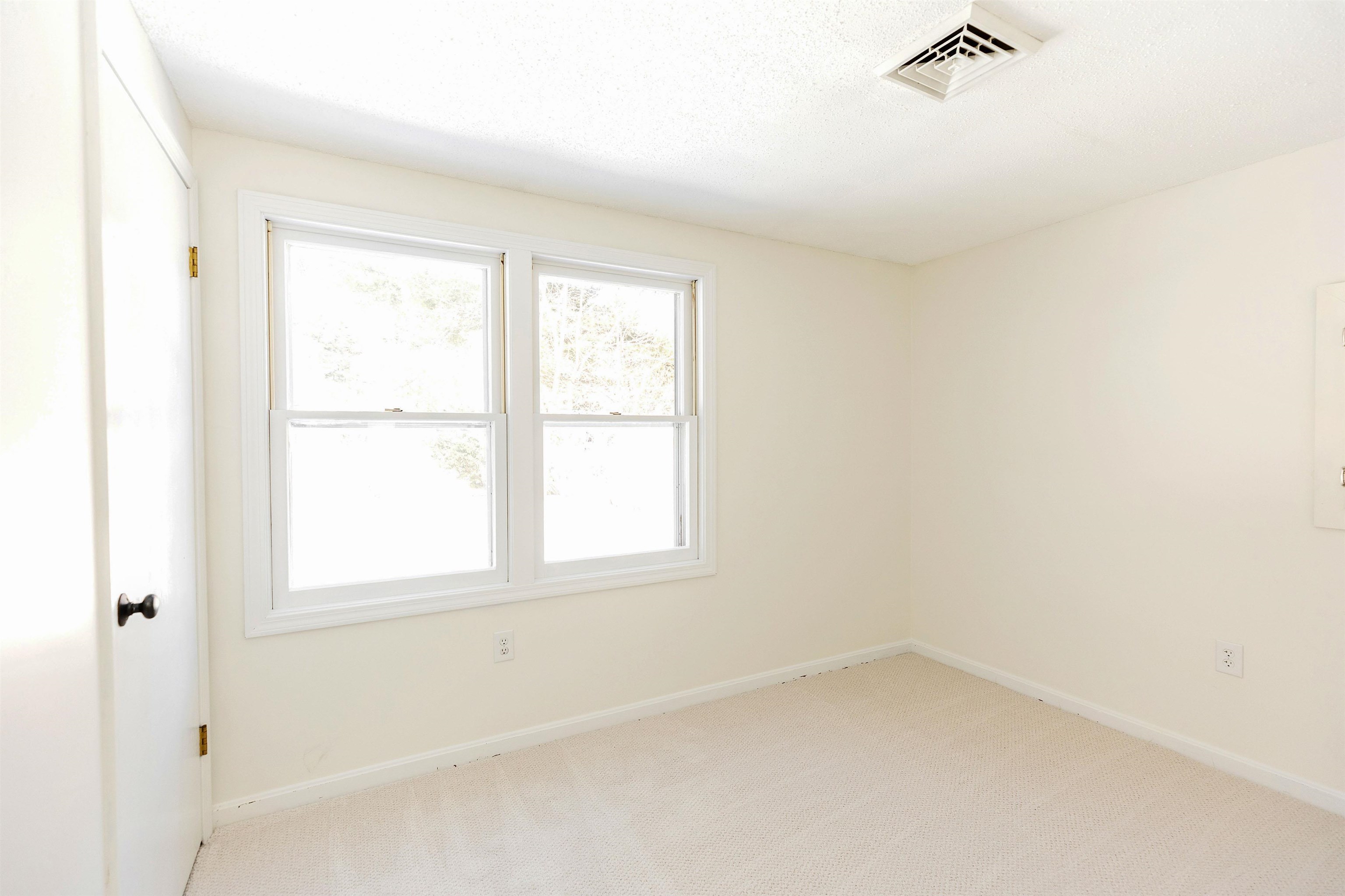 4 Burlington Road Nashua, NH 03062 - Photo 13 of 23