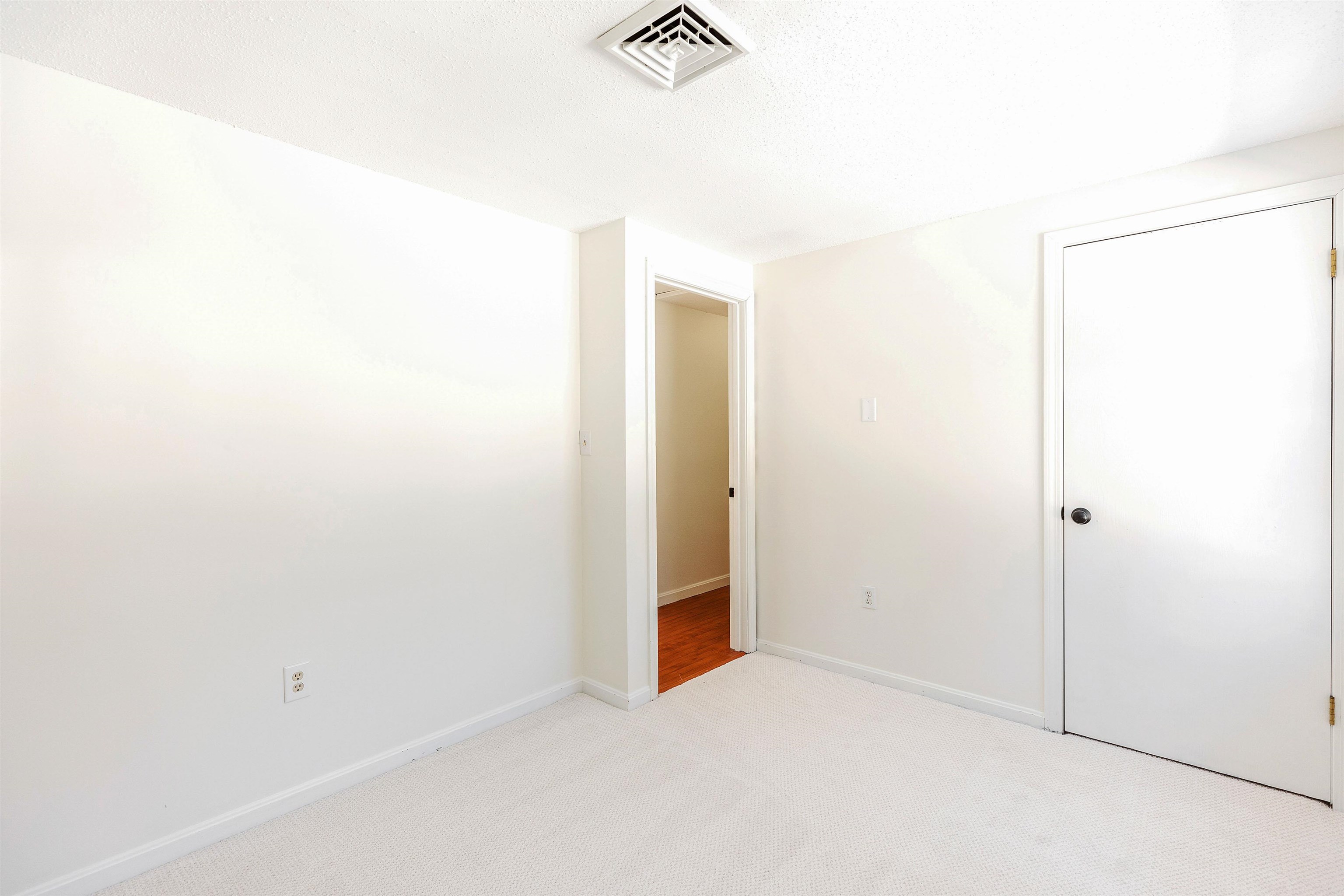 4 Burlington Road Nashua, NH 03062 - Photo 14 of 23