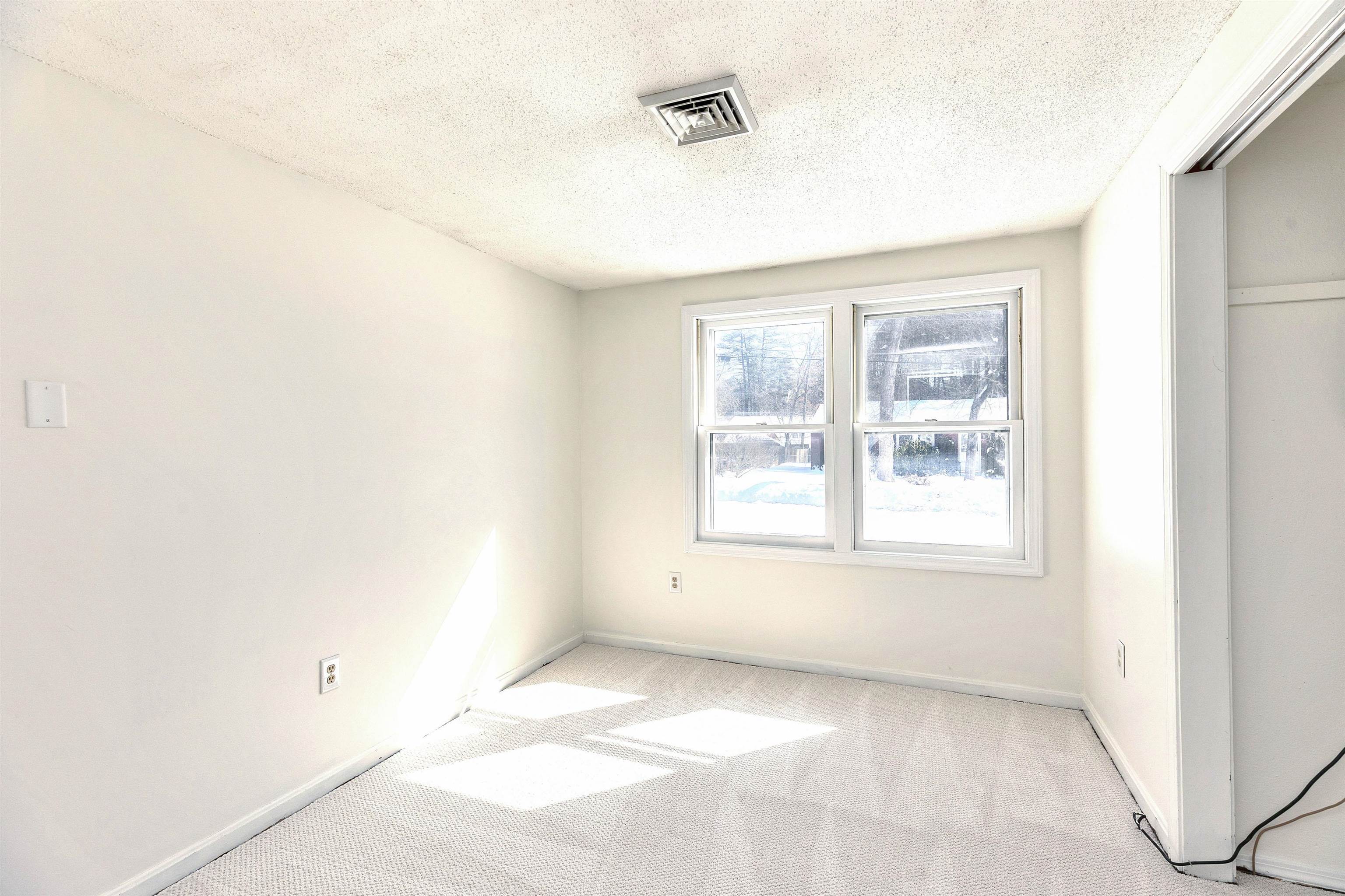 4 Burlington Road Nashua, NH 03062 - Photo 15 of 23