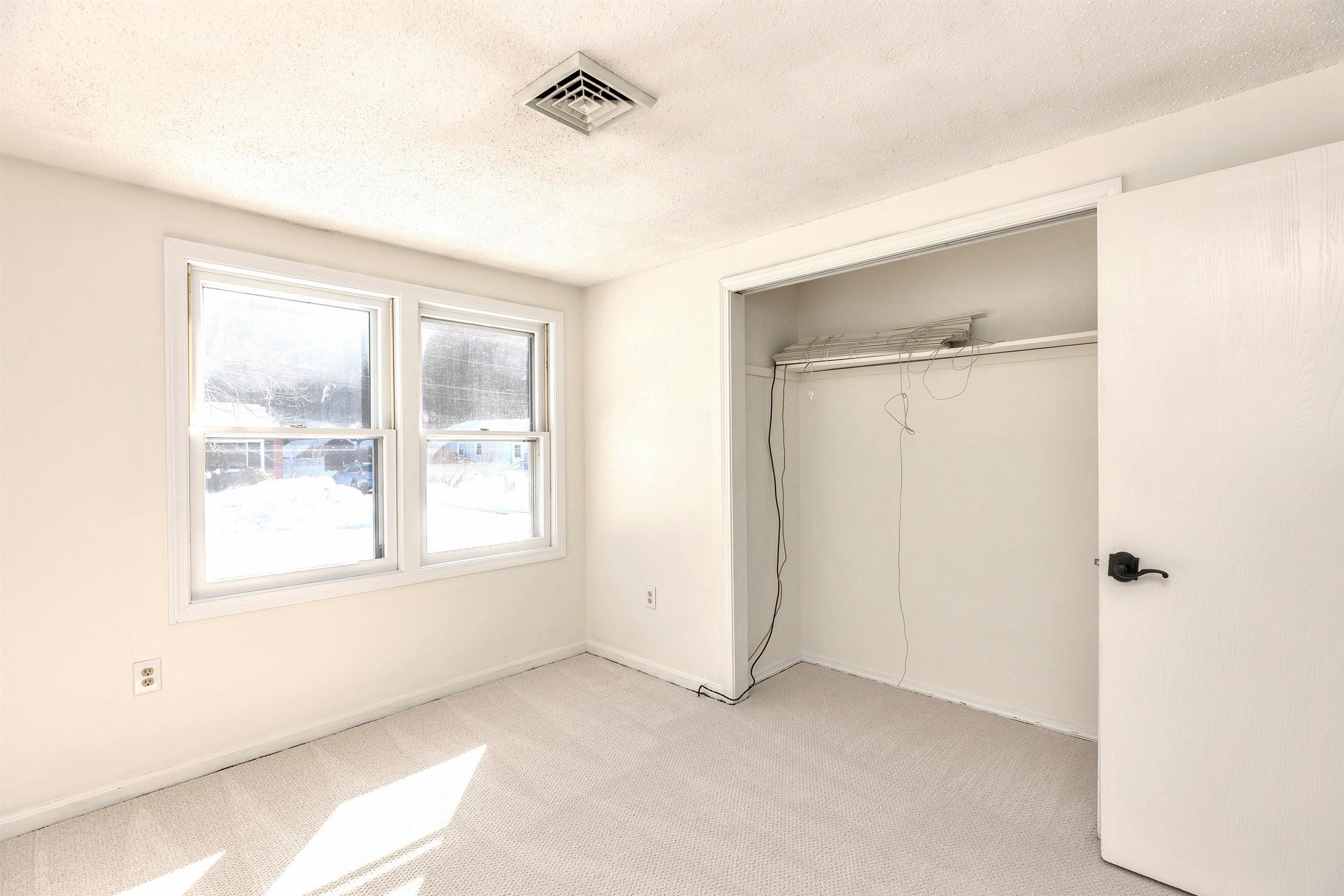 4 Burlington Road Nashua, NH 03062 - Photo 16 of 23