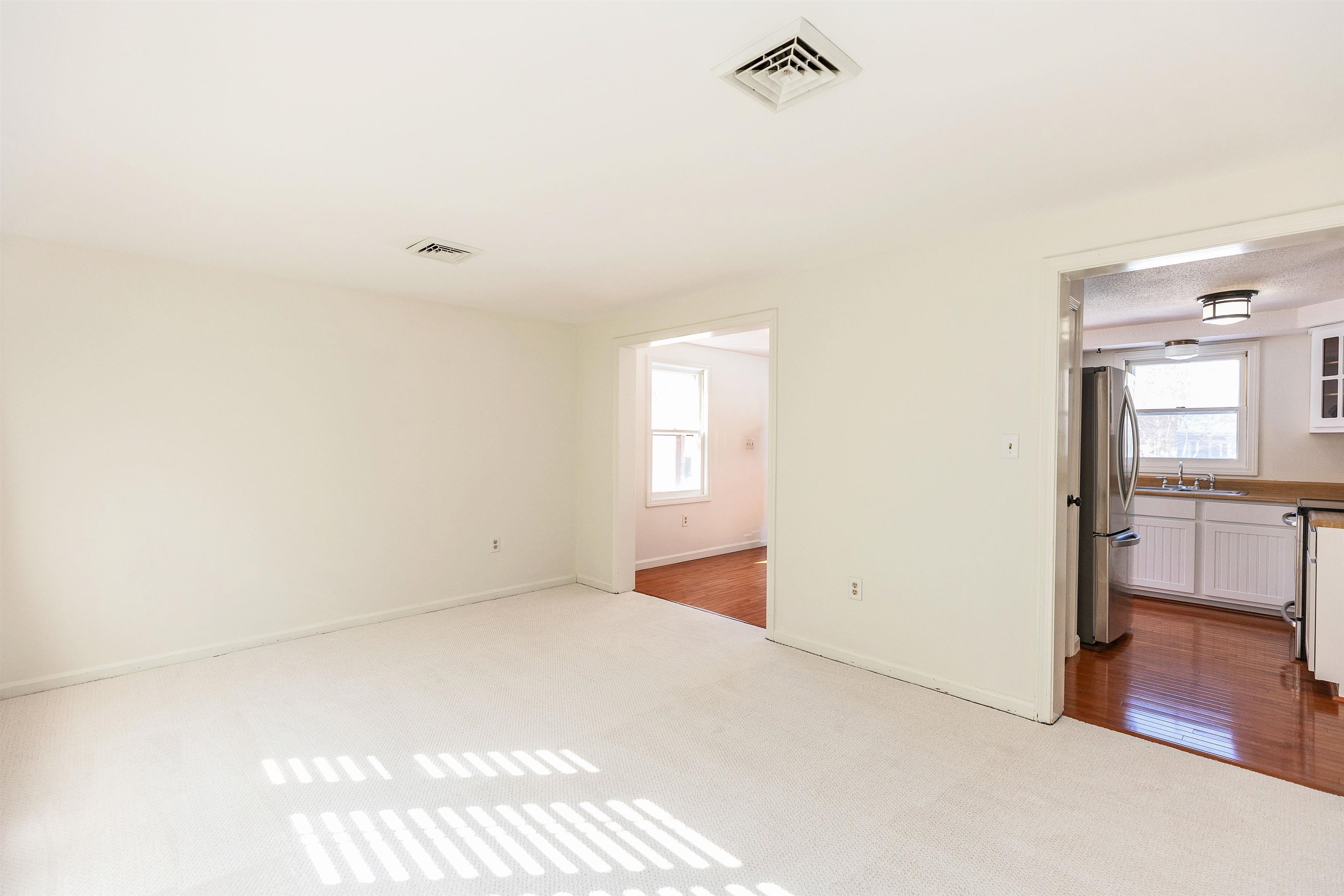 4 Burlington Road Nashua, NH 03062 - Photo 17 of 23