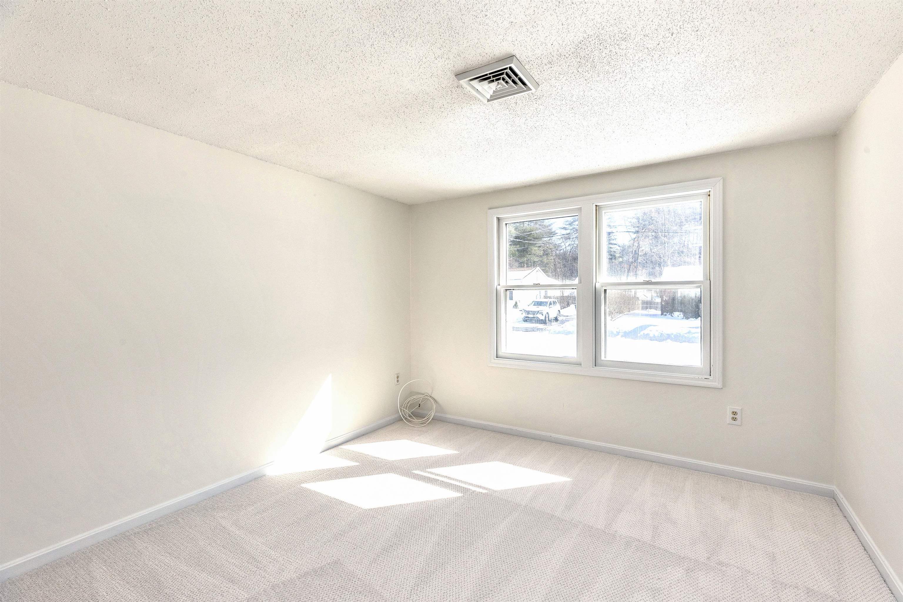 4 Burlington Road Nashua, NH 03062 - Photo 18 of 23