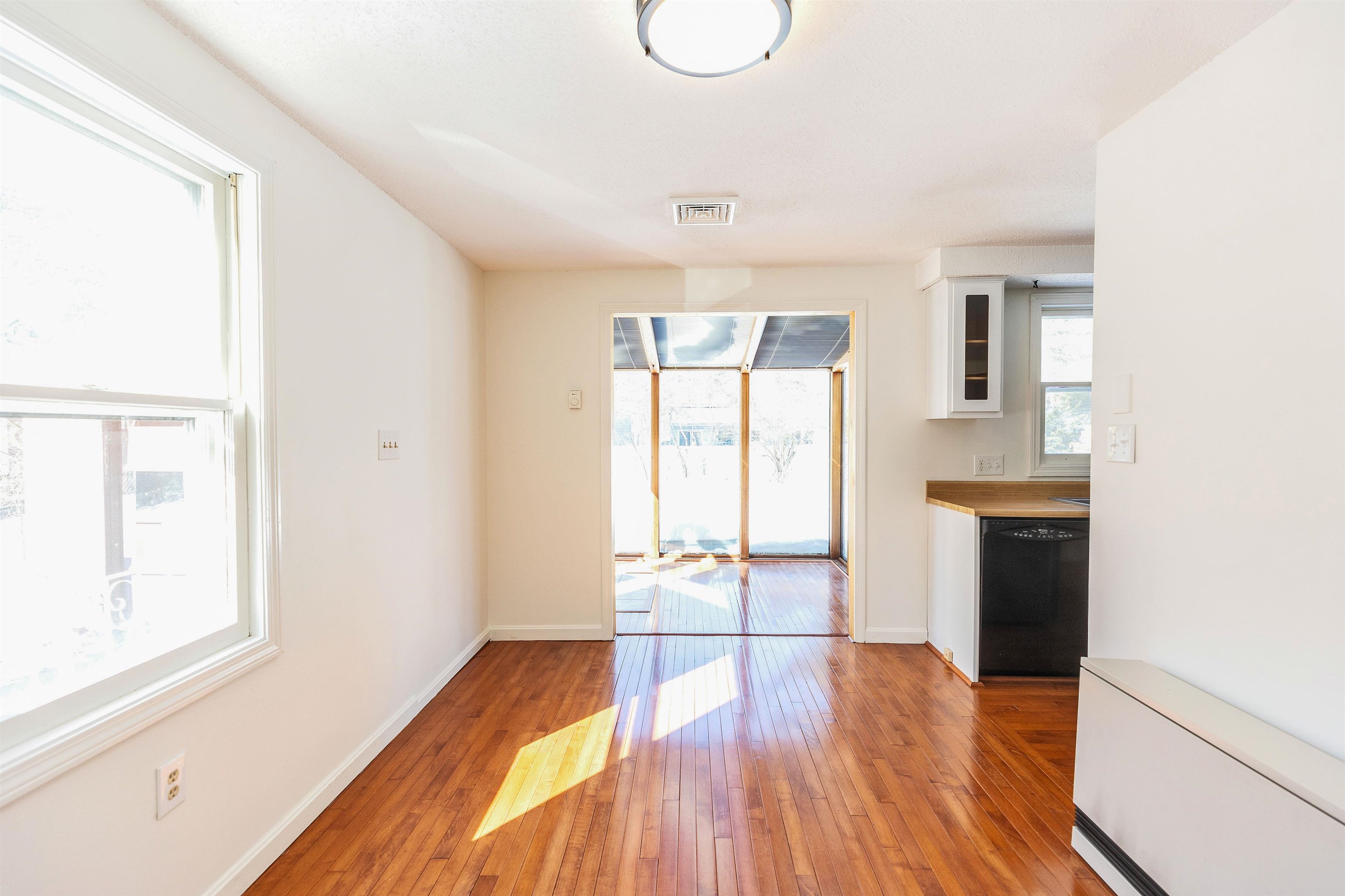 4 Burlington Road Nashua, NH 03062 - Photo 4 of 23