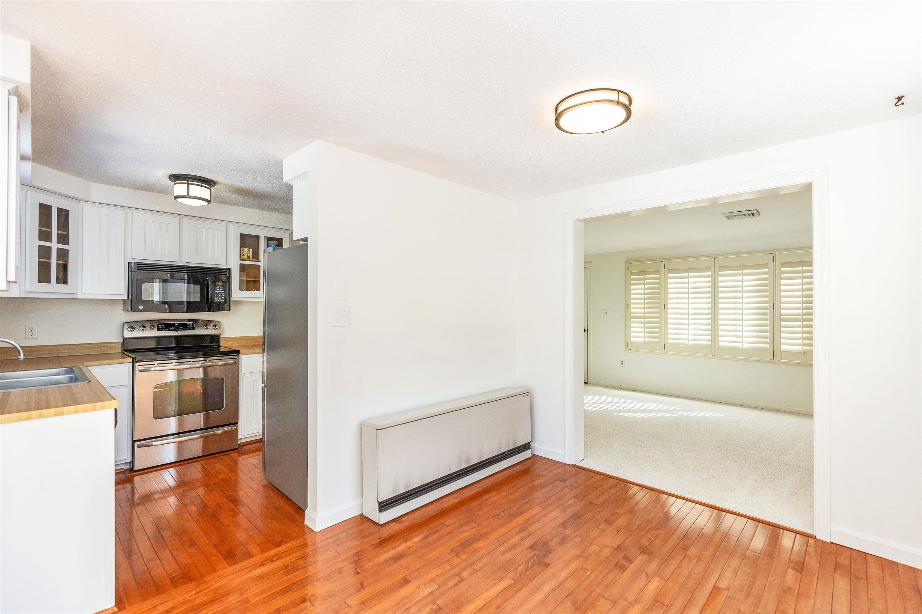 4 Burlington Road Nashua, NH 03062 - Photo 5 of 23