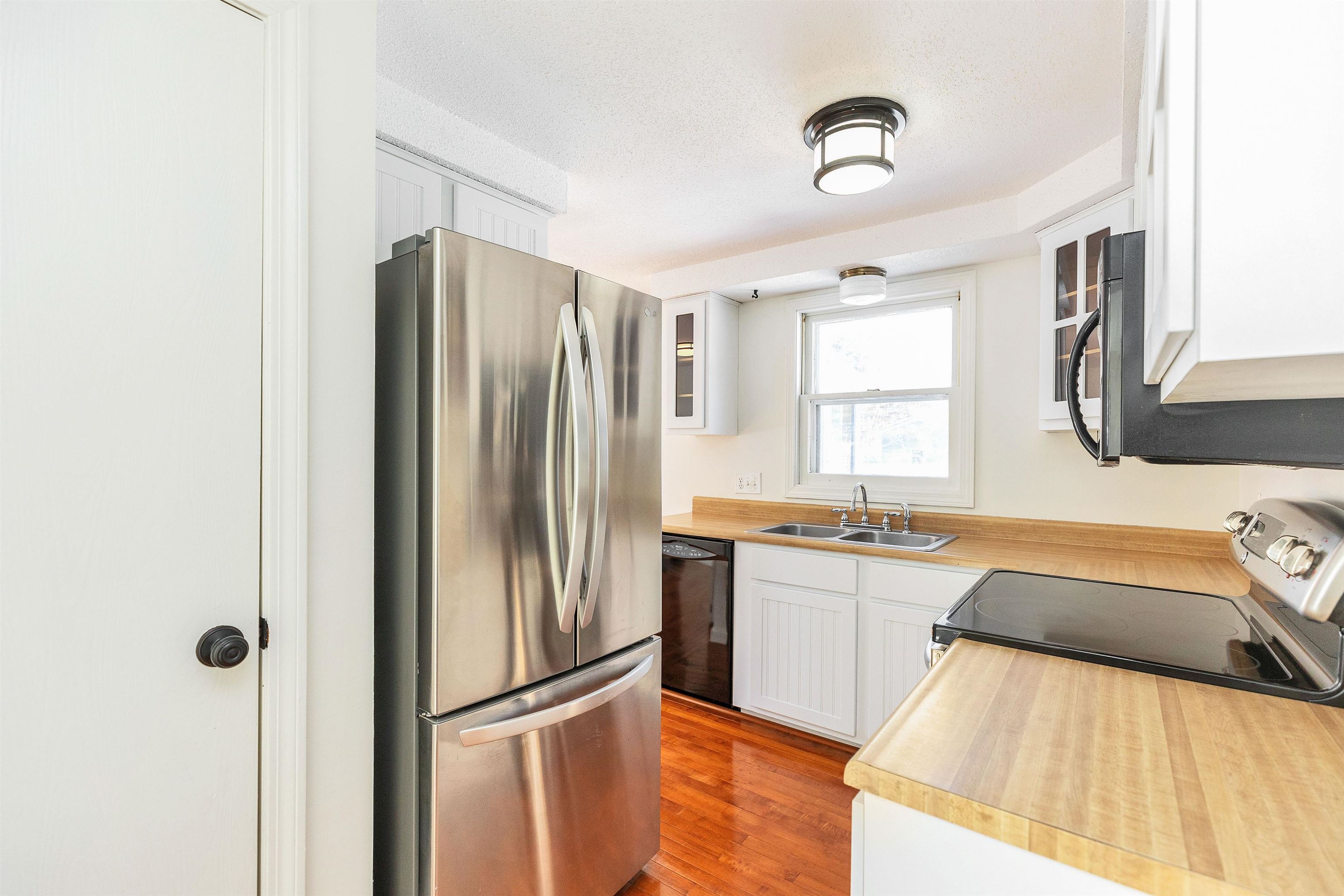 4 Burlington Road Nashua, NH 03062 - Photo 7 of 23