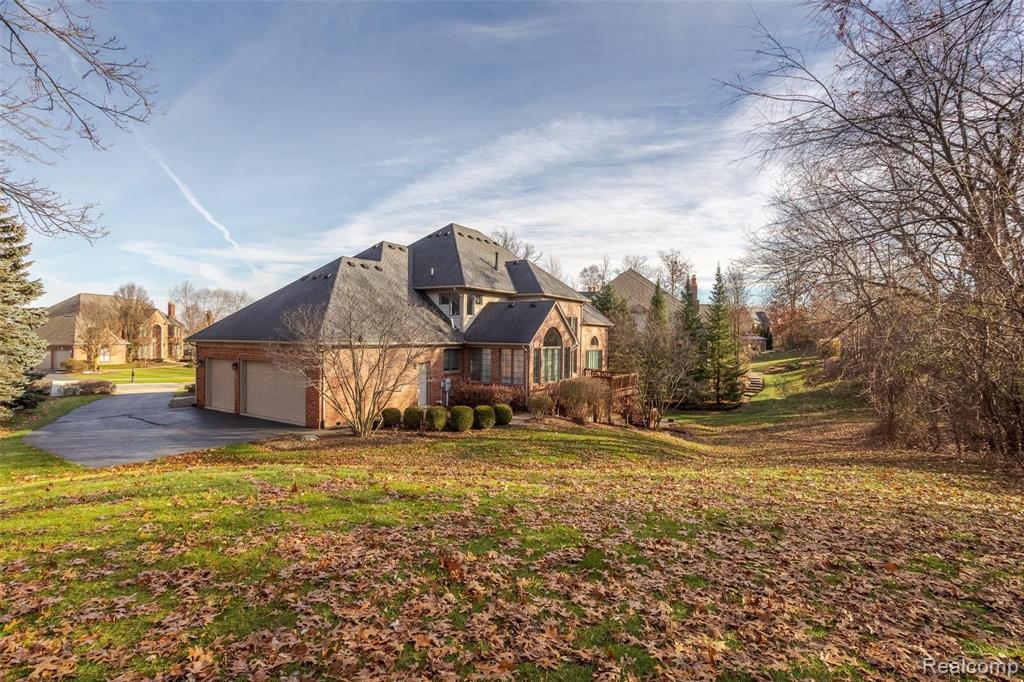 701 Wellington Circle Rochester Hills, MI 48309 - Photo 12 of 54