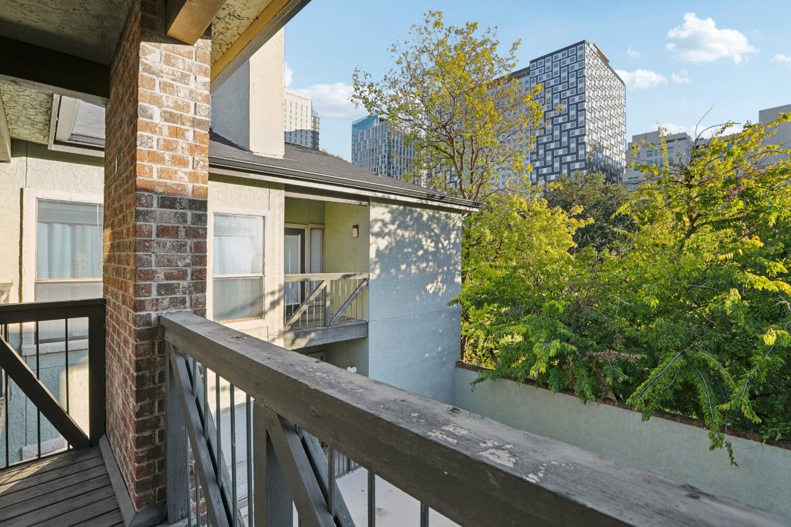 807 West 25th Street, Unit 302 Austin, TX 78705 - Photo 17 of 18 View of balcony