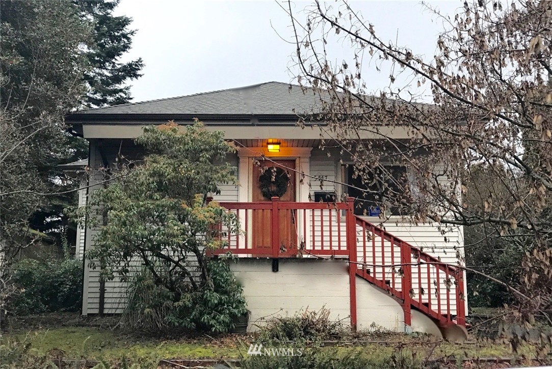 5447 45th Avenue Southwest Seattle, WA 98136 - Photo 1 of 15 Gallery Image 1