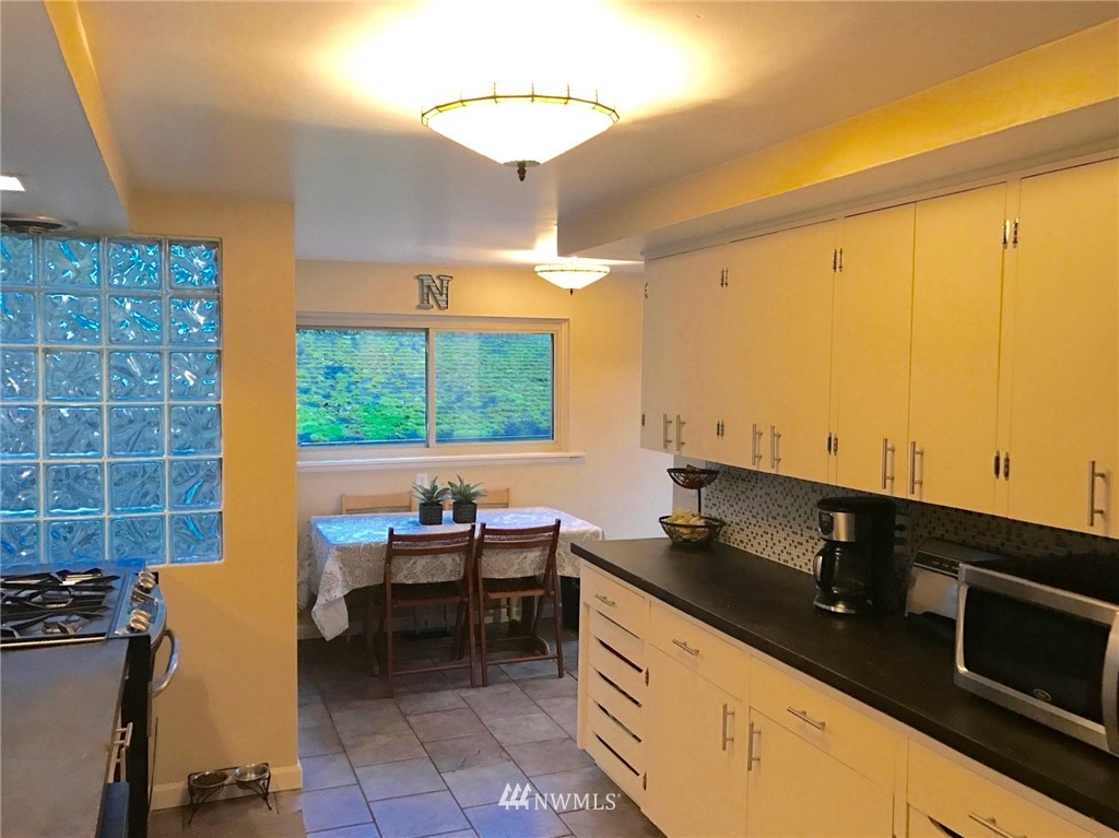 5447 45th Avenue Southwest Seattle, WA 98136 - Photo 7 of 15 Gallery Image 7