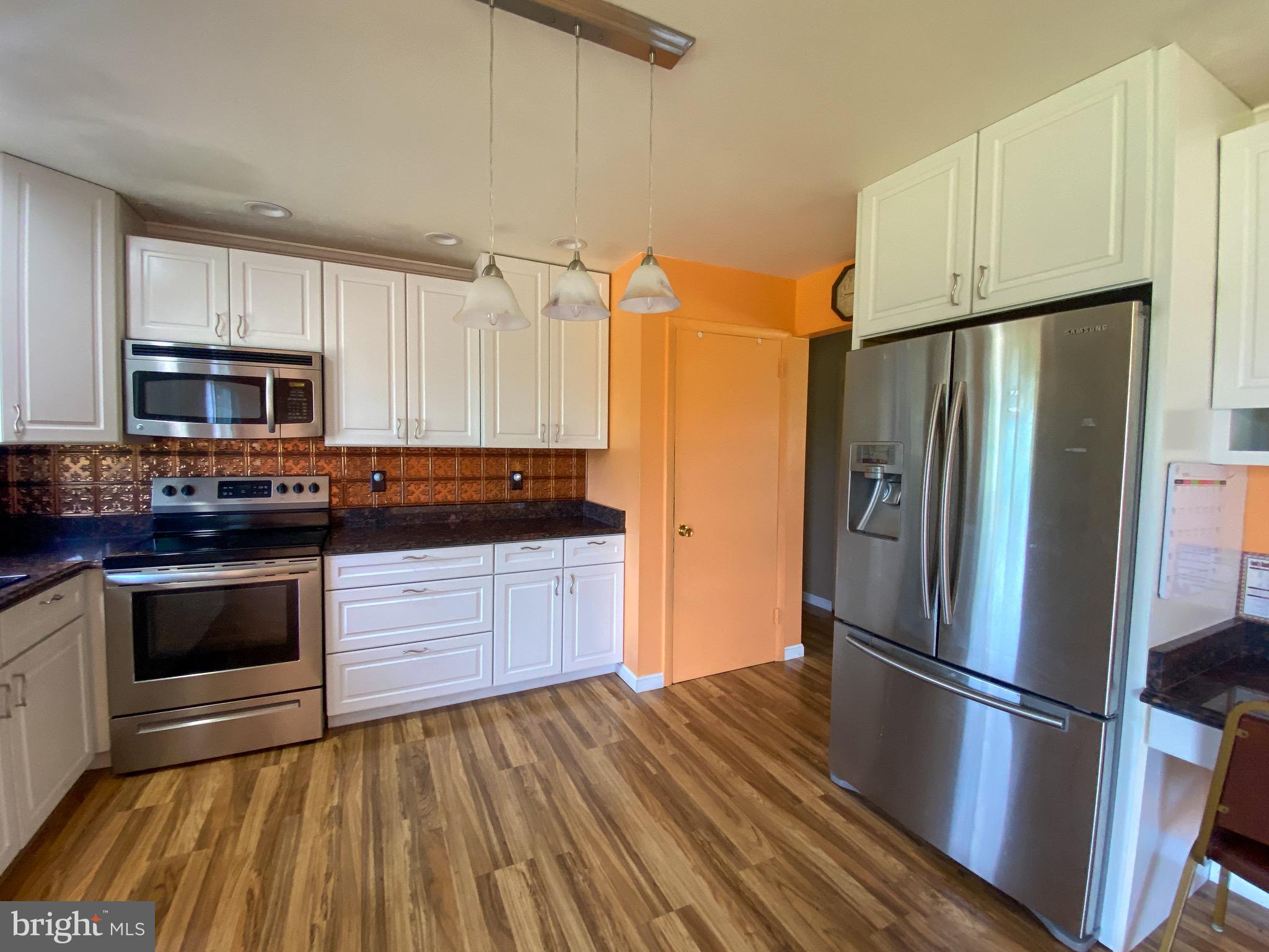4230 Schoolhouse Road Dover, PA 17315 - Photo 5 of 31 All appliances convey