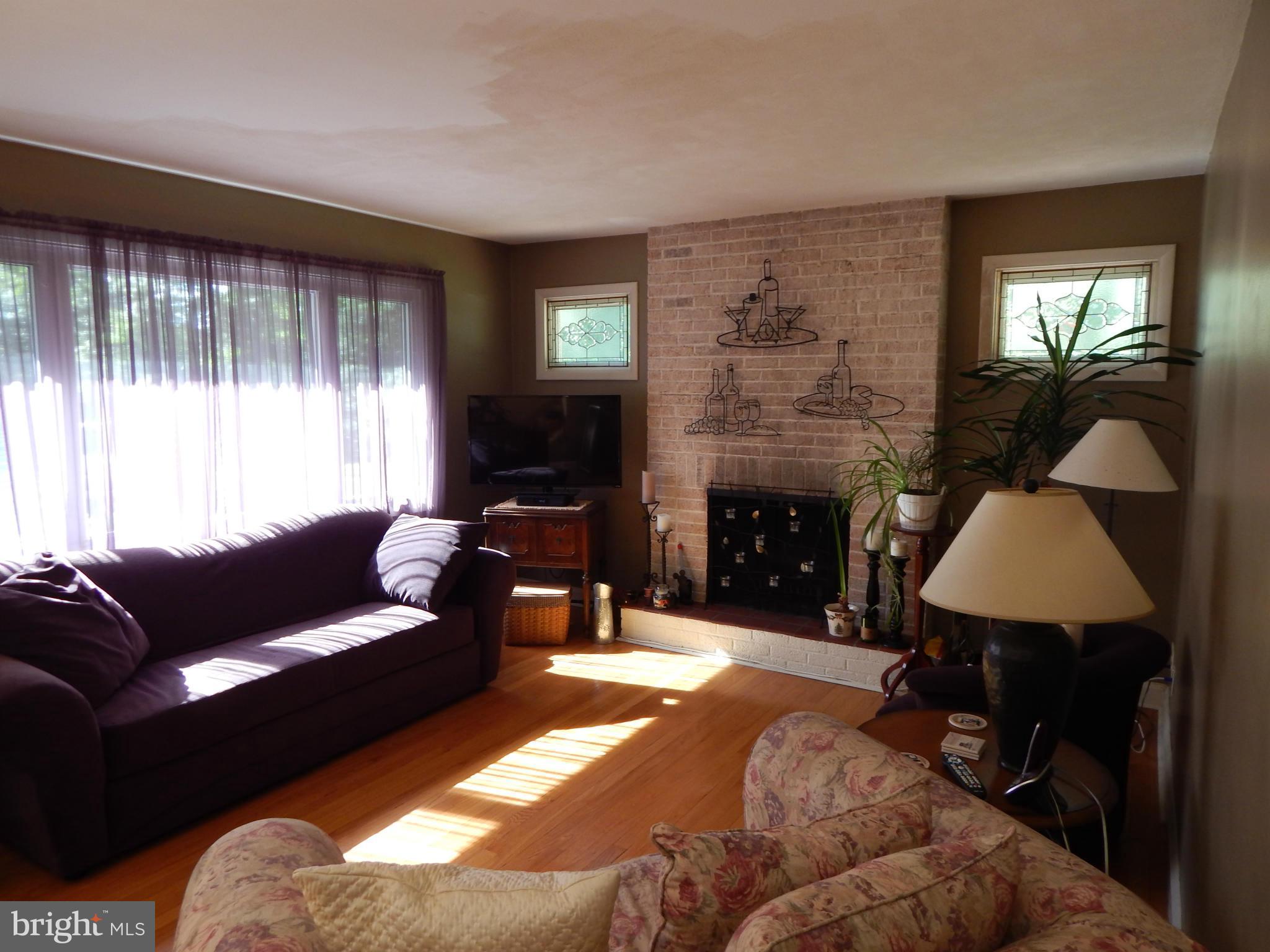 23 Sheraton Road Randallstown, MD 21133 - Photo 6 of 30 Living Room