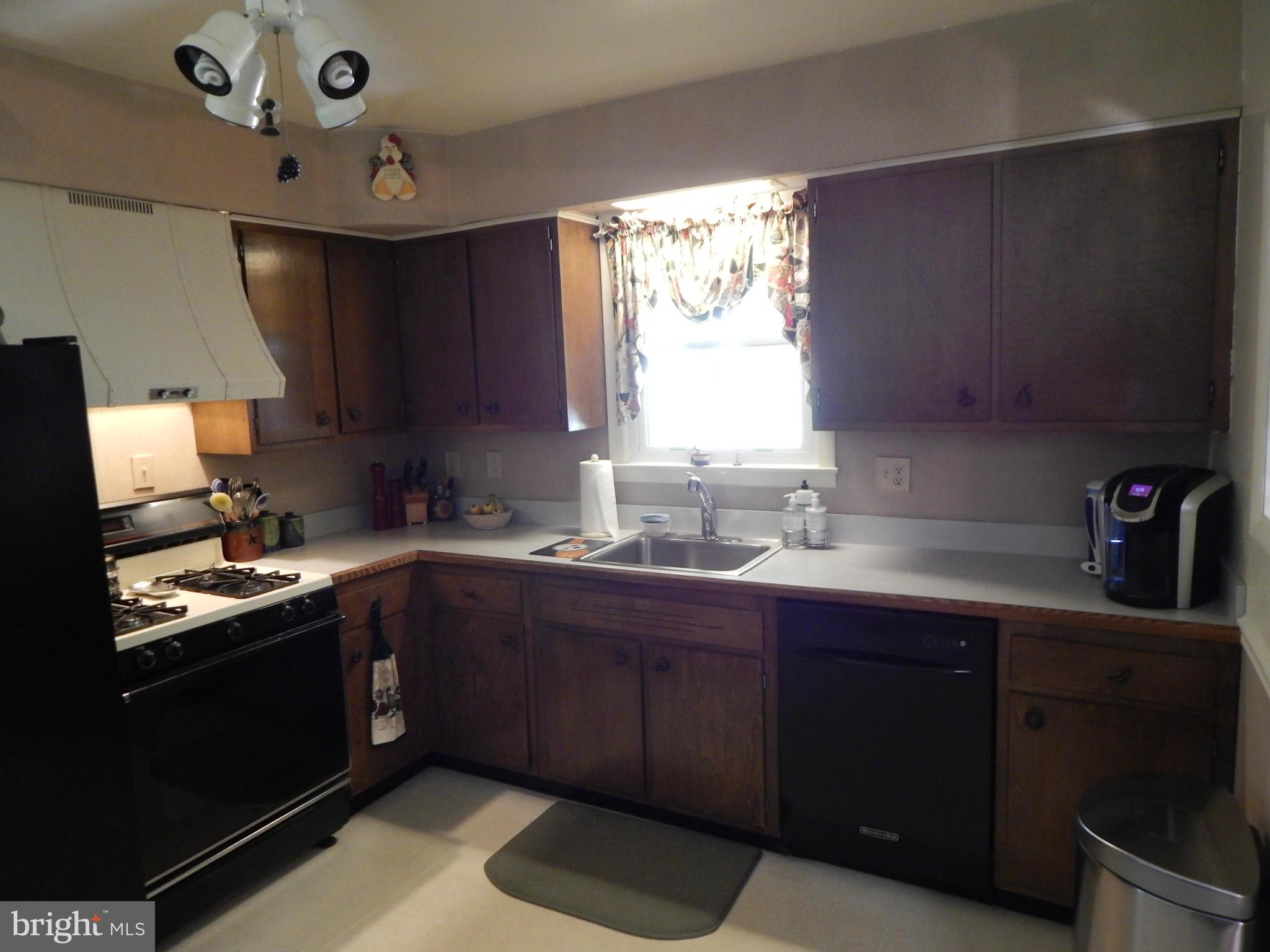 23 Sheraton Road Randallstown, MD 21133 - Photo 10 of 30 Kitchen