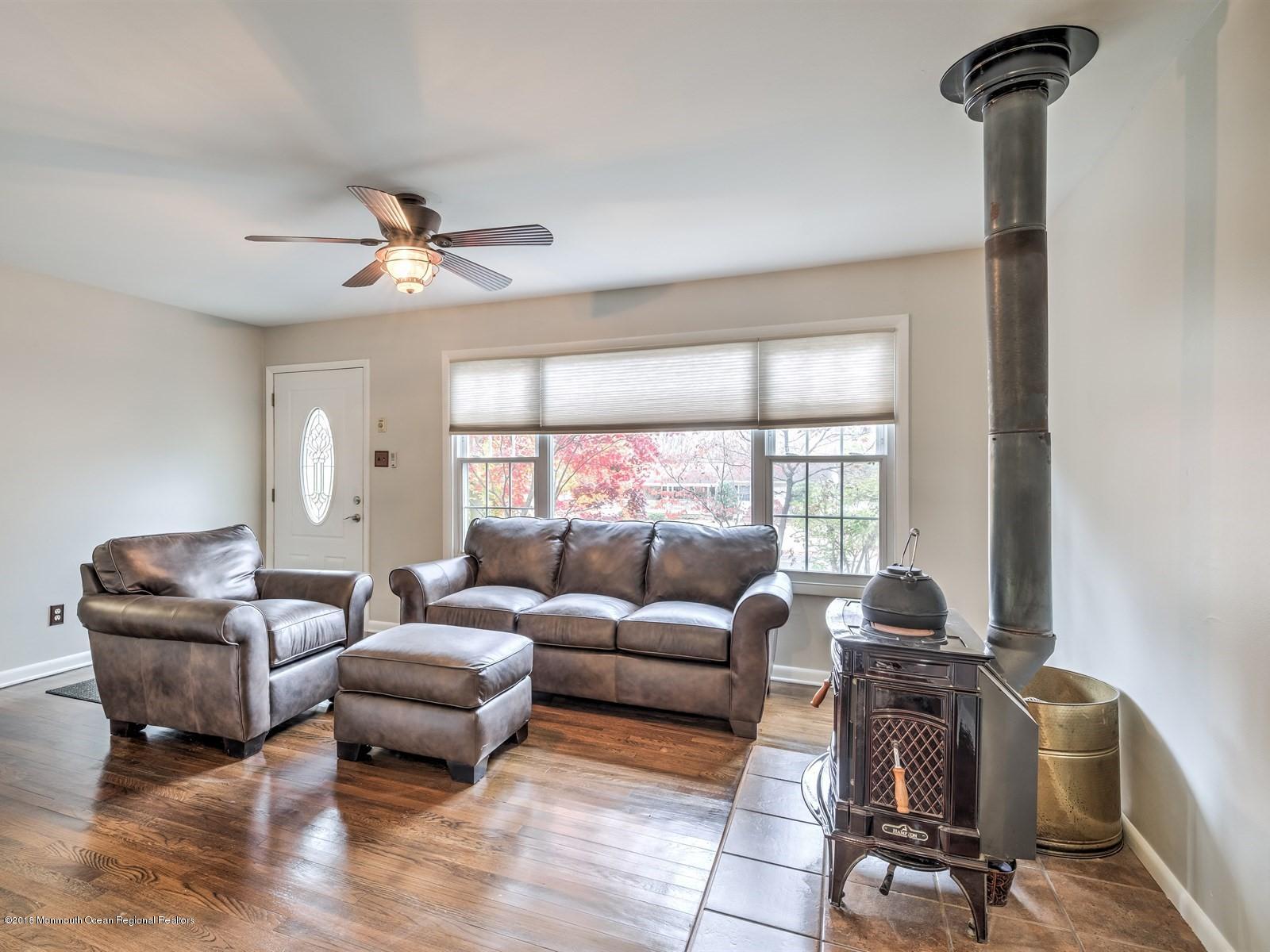 65 Streeker Road Wrightstown, NJ 08562 - Photo 2 of 34 a living room with furniture