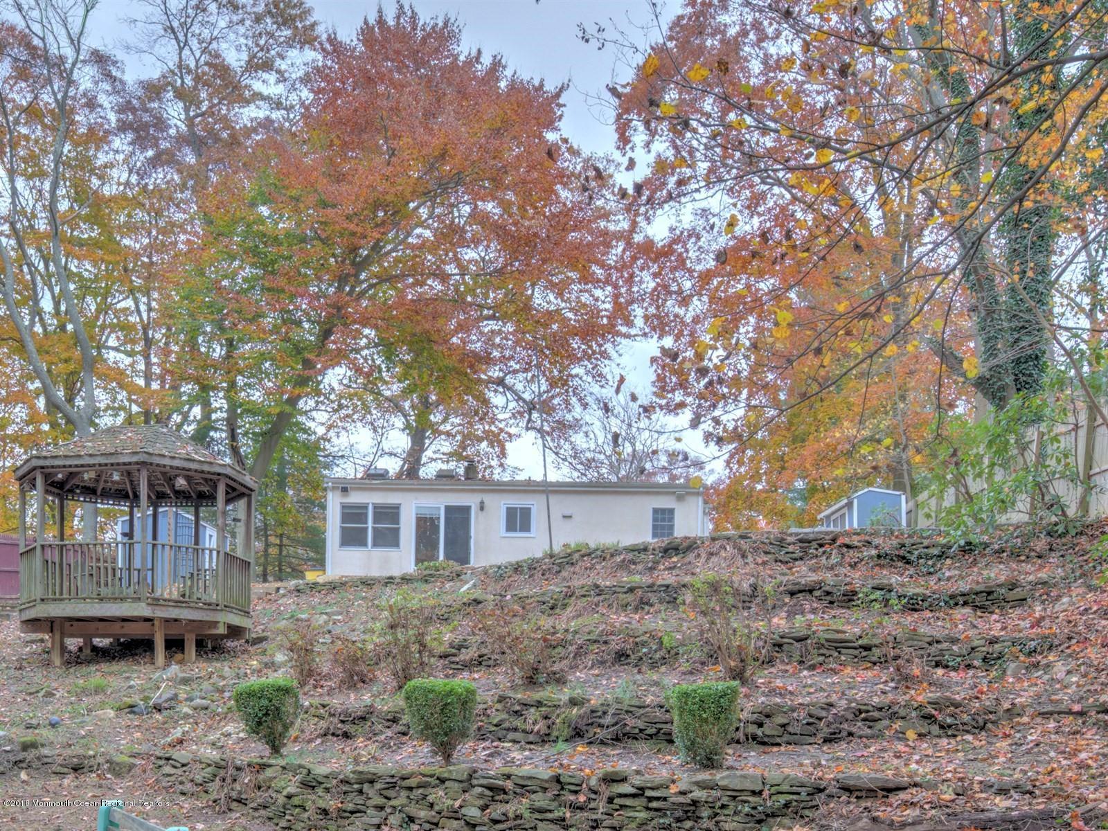 65 Streeker Road Wrightstown, NJ 08562 - Photo 29 of 34 a front view of a house with a garden