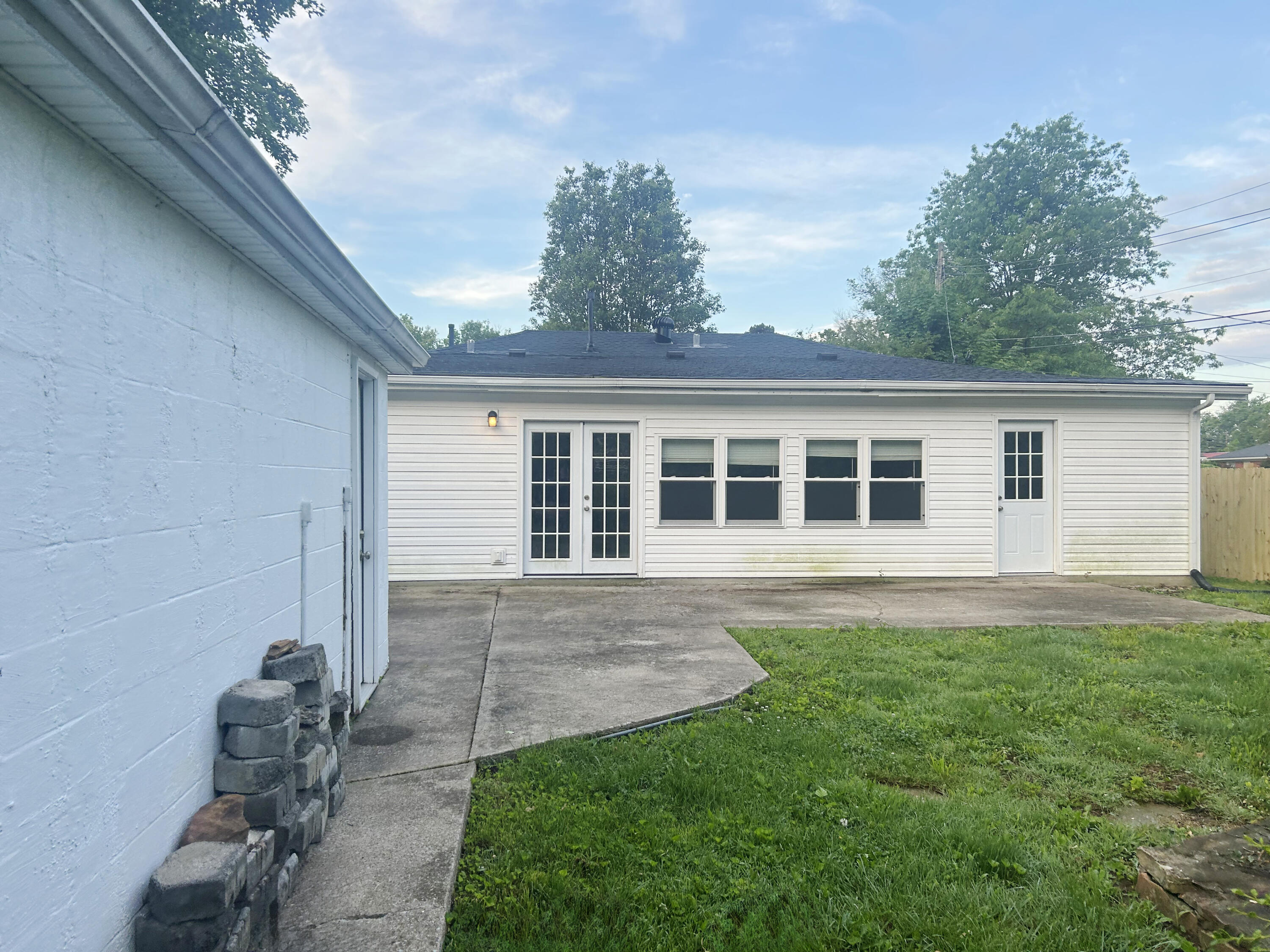 657 Cardinal Lane Lexington, KY 40503 - Photo 11 of 28 IMG_9377