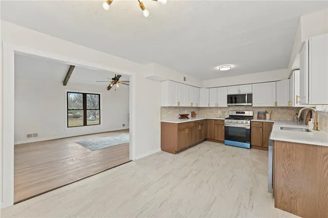 $325,000 | 3709 Northeast Grant Street, Lee's Summit, MO 64064